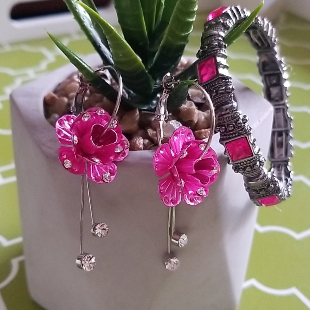 Flower earrings and bracelet